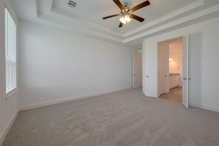 Spacious, unfurnished interior of a new home in Lago Mar, Texas City (Image 20). Spacious, unfurnished interior of a new home in Lago Mar, Texas City (Image 20).