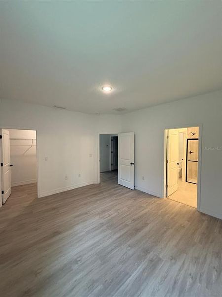 Spacious, unfurnished interior of a new home in , Citrus Springs (Image 12).