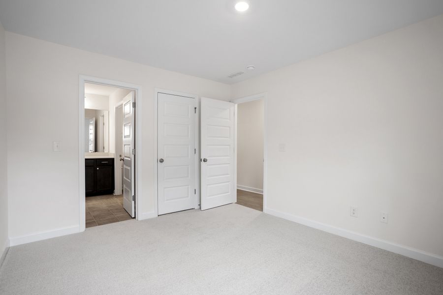 Spacious, unfurnished interior of a new home in Georgias Landing, Raleigh (Image 33).