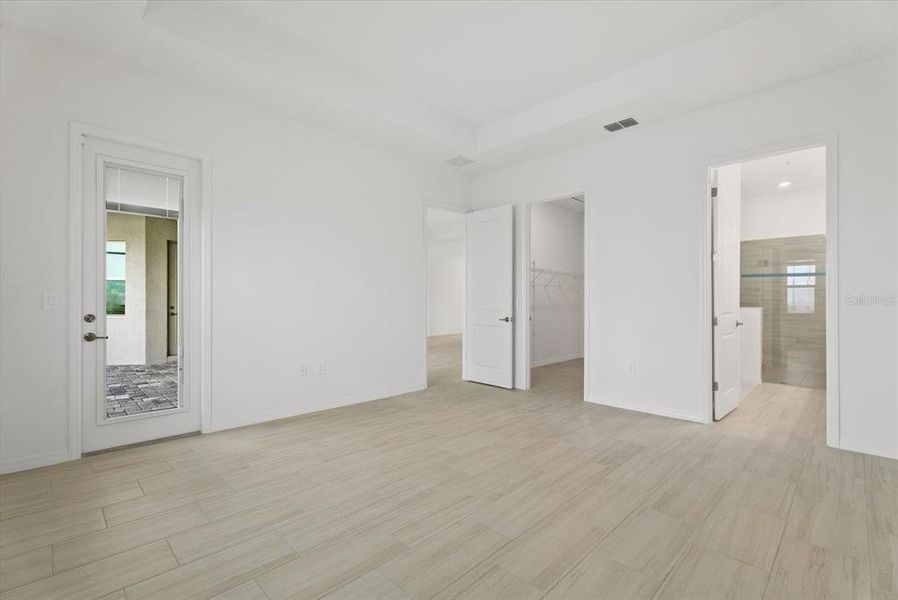 Spacious, unfurnished interior of a new home in Calusa Country Club, Lakewood Ranch (Image 13).