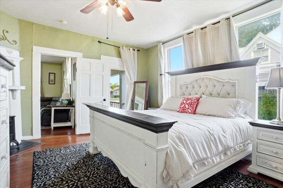 Furnished interior view inside a new home in , Itasca (Image 9).