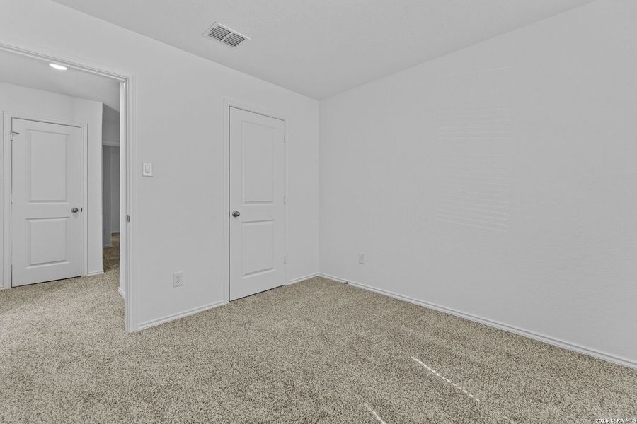 Spacious, unfurnished interior of a new home in Avenida, Converse (Image 15).