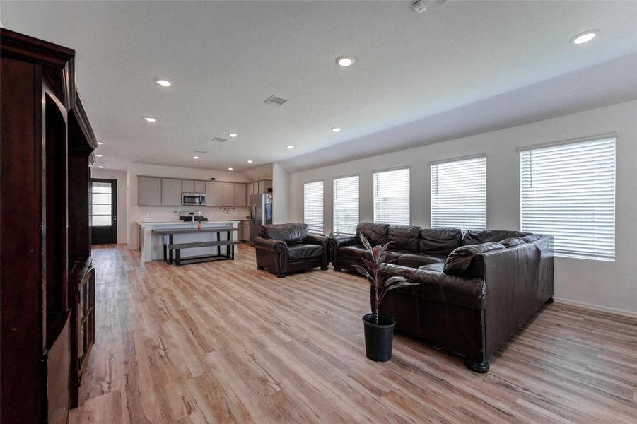 Seamless flow from kitchen to living room creates the perfect layout for everyday living & entertaining. Zoned to top-rated Katy ISD schools and minutes from Sunterra’s lazy river! Seamless flow from kitchen to living room creates the perfect layout for everyday living & entertaining. Zoned to top-rated Katy ISD schools and minutes from Sunterra’s lazy river!