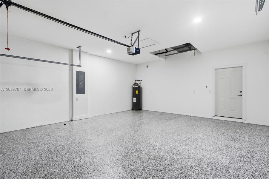 Spacious, unfurnished interior of a new home in , Cape Coral (Image 18). Spacious, unfurnished interior of a new home in , Cape Coral (Image 18).
