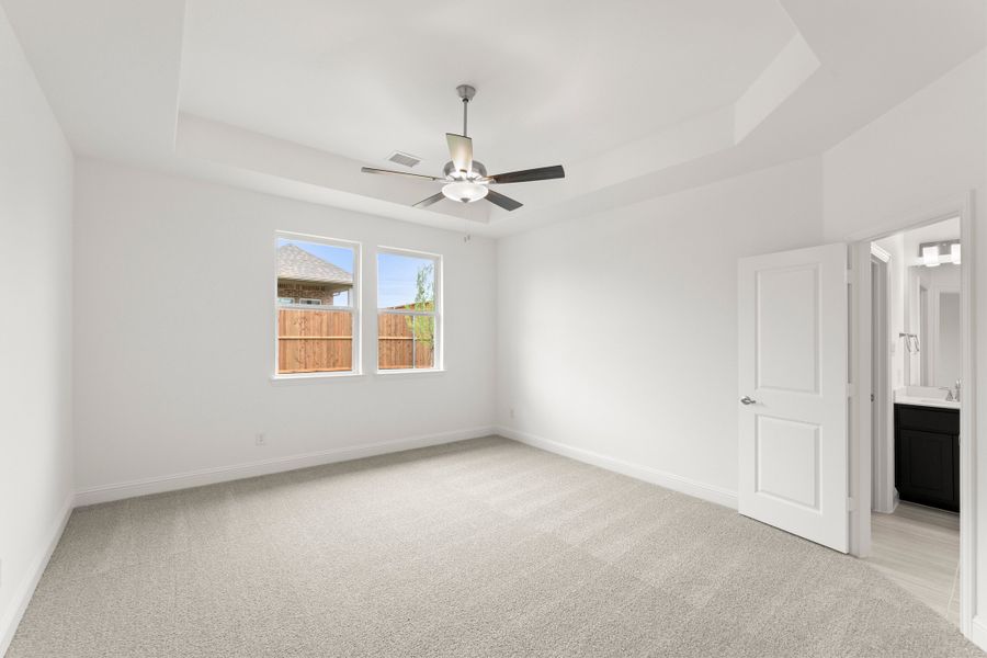 Spacious, unfurnished interior of a new home in Creekside, Royse City (Image 19).