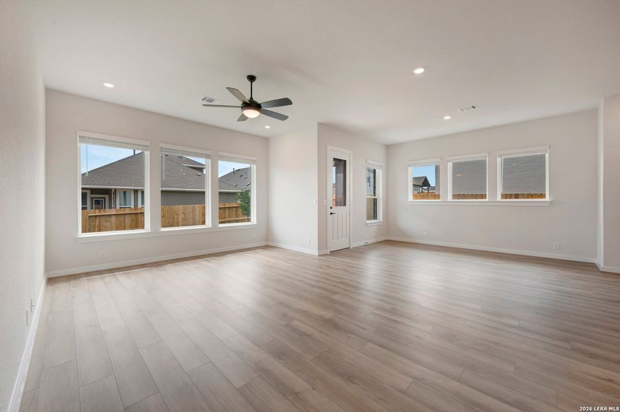 Spacious, unfurnished interior of a new home in Meyer Ranch – Select Reserve Series, New Braunfels (Image 35).