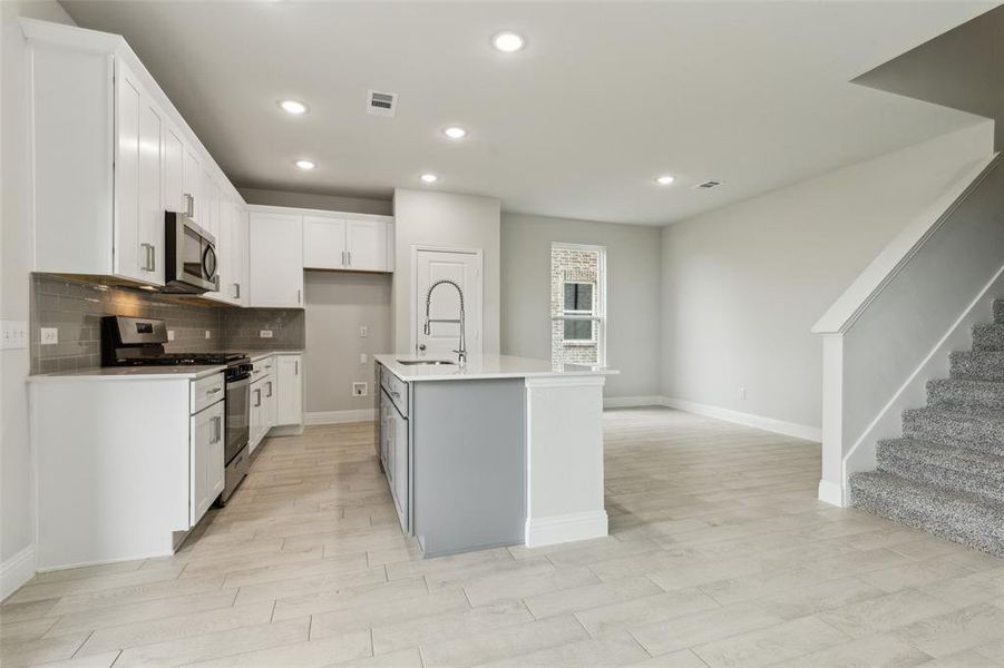 Image 25 of a home in Santorini.