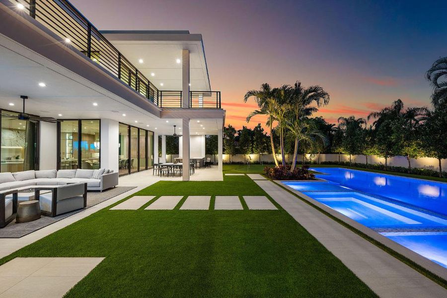 481_Thatch_Palm_Drive_Dusk_13