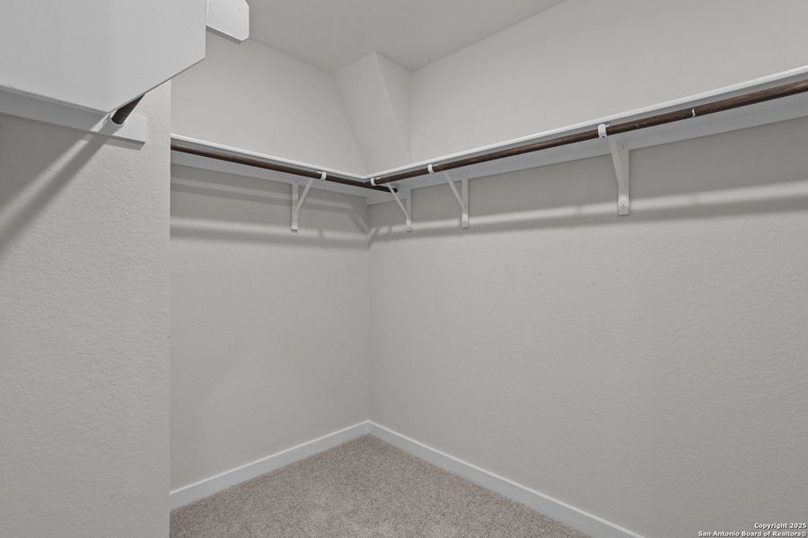 Spacious, unfurnished interior of a new home in Senna, Leon Valley (Image 10).