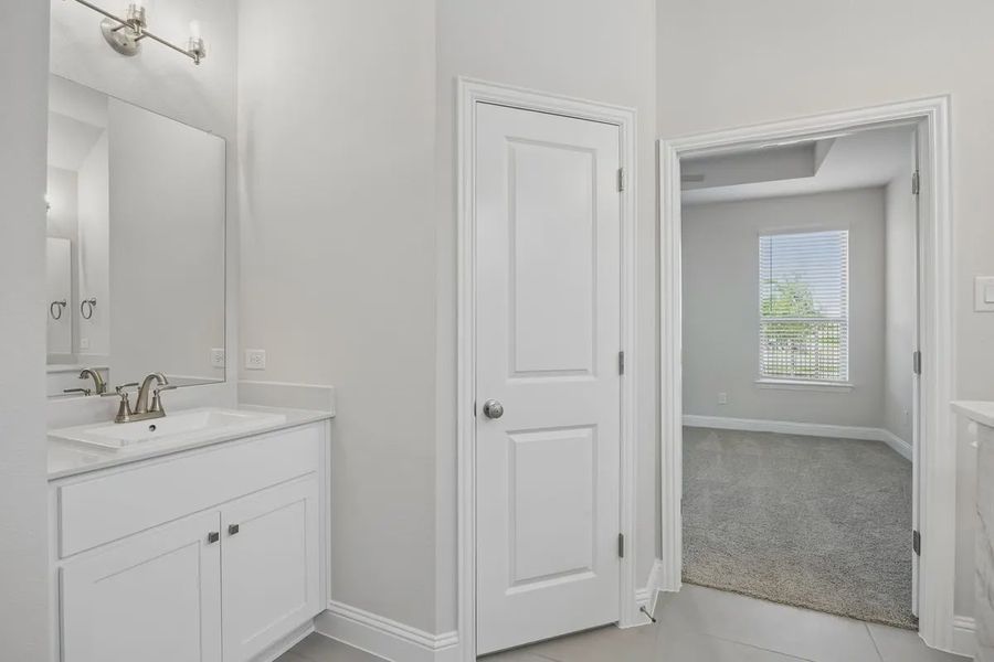 Furnished interior view inside a new home in Las Lomas, Forney (Image 10).
