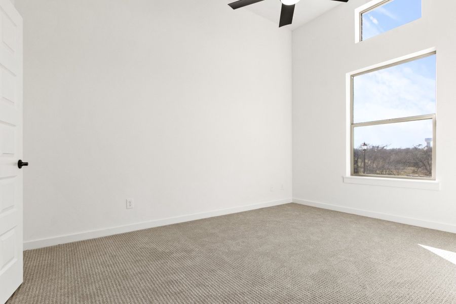 Spacious, unfurnished interior of a new home in Cottonwood Creek, Rowlett (Image 10).