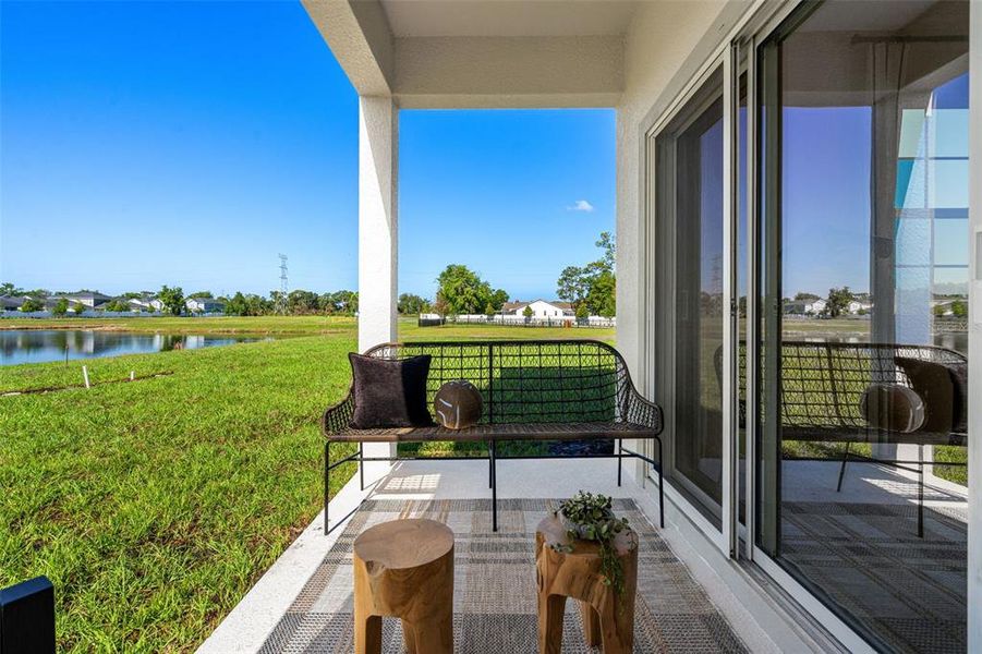 Exterior details and patio area of a home in Shenandoah Reserve, Orlando (Image 26).