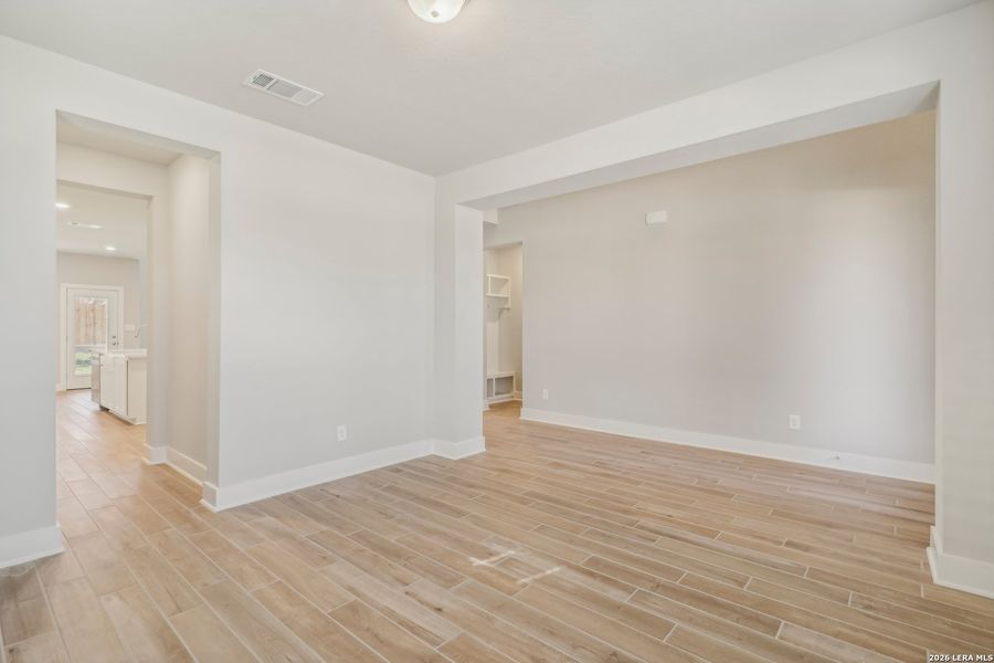Spacious, unfurnished interior of a new home in Fox Falls, Boerne (Image 20).