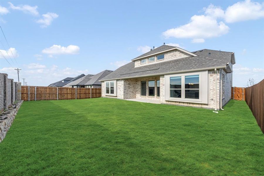 Exterior details and patio area of a home in Sonoma Verde, McLendon-Chisholm (Image 20).