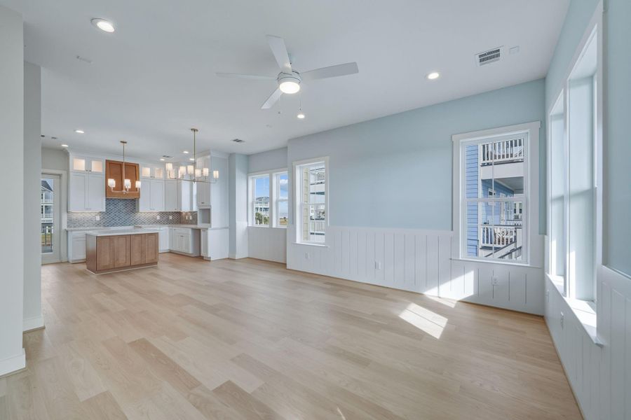 Spacious, unfurnished interior of a new home in , Galveston (Image 38).