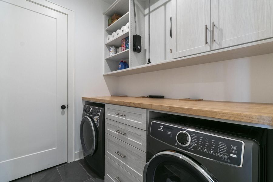 Close-up of interior finishes inside a home in , Charleston (Image 19).