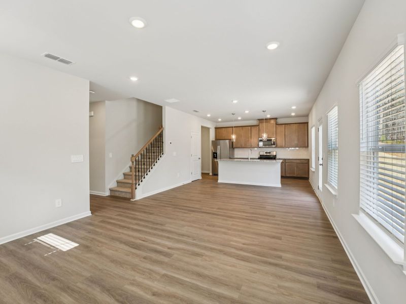 Spacious, unfurnished interior of a new home in Ivey Township, Dallas (Image 15).