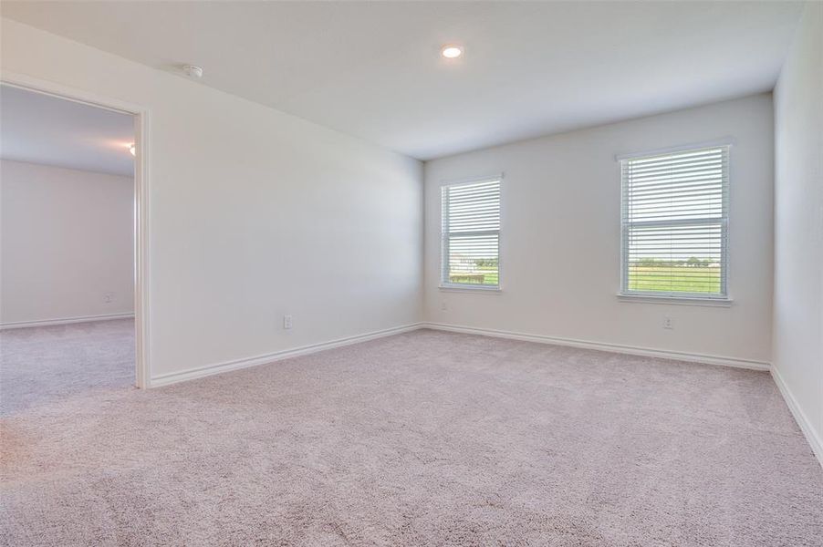 Spacious, unfurnished interior of a new home in Cottonwood Creek, Seagoville (Image 21).