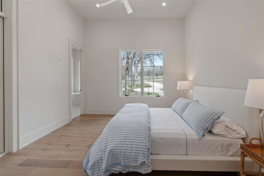 Furnished interior view inside a new home in , Malakoff (Image 29).