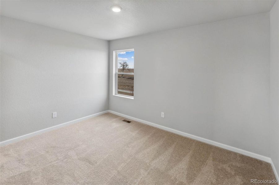 Spacious, unfurnished interior of a new home in Cottonwood Greens, Fort Lupton (Image 16).