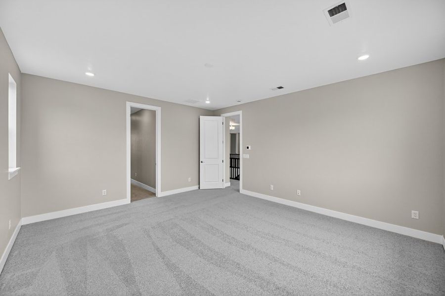 Spacious, unfurnished interior of a new home in Trailstone, Arvada (Image 27).