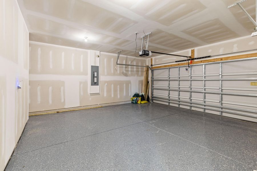 Spacious, unfurnished interior of a new home in Sweetgrass at Summers Corner, Summerville (Image 27).