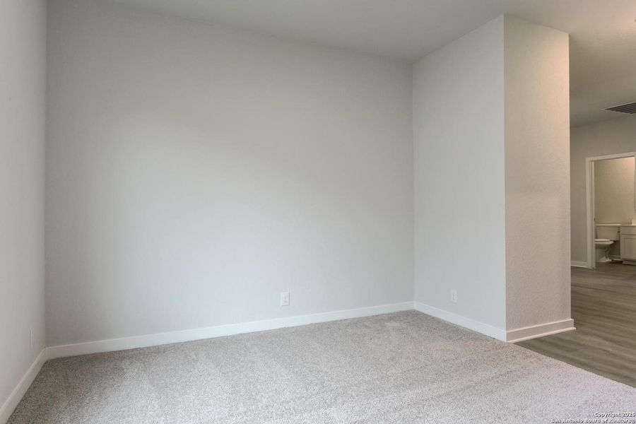 Spacious, unfurnished interior of a new home in Saddlebrook Ranch, Schertz (Image 15).