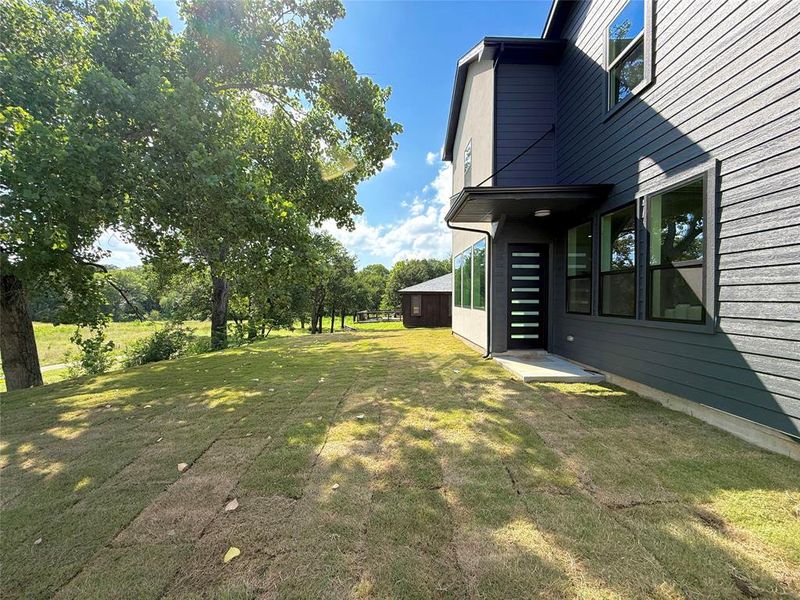 Spacious Backyard - Walking Trail Spacious Backyard - Walking Trail