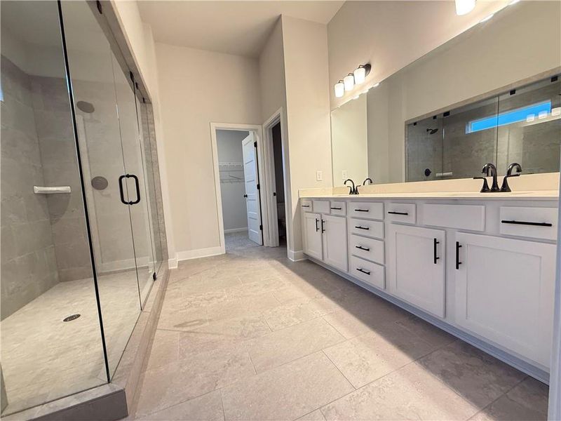 Furnished interior view inside a new home in Ponderosa Farms Manor, Gainesville (Image 11).