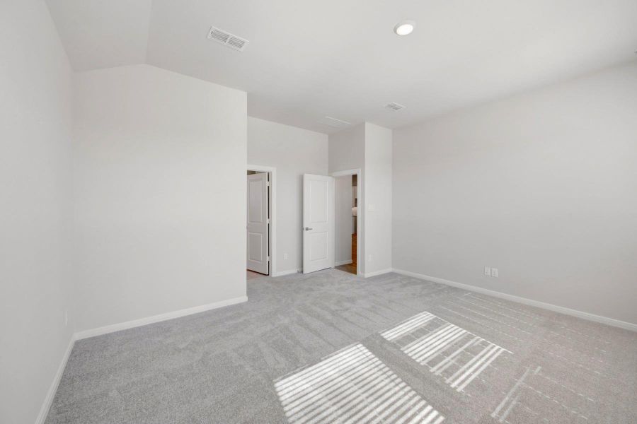 Spacious, unfurnished interior of a new home in Austin Point, Richmond (Image 33).