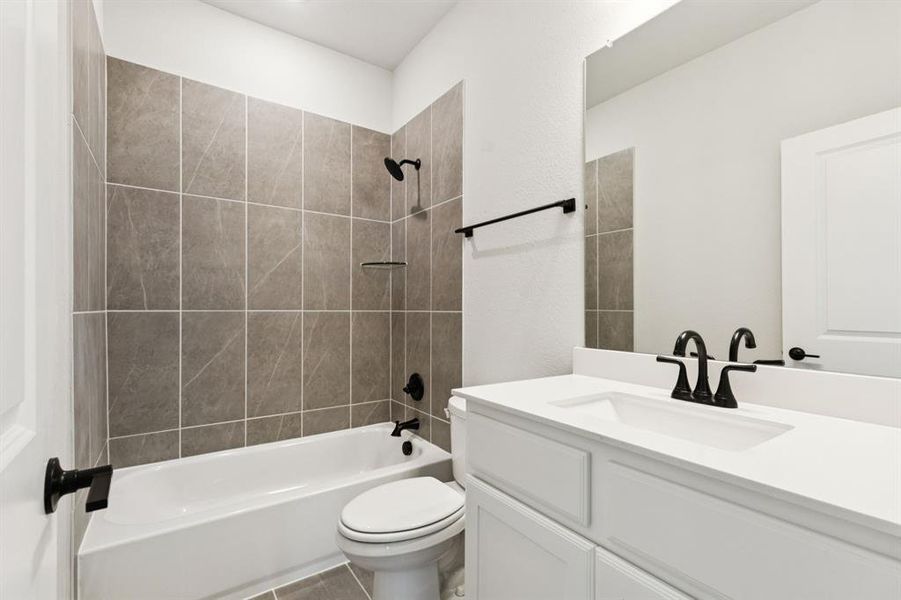 Furnished interior view inside a new home in Ellis Ranch Estates, Waxahachie (Image 5).