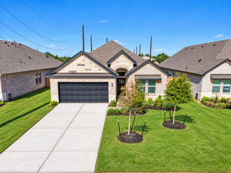 Front exterior of a new home in Ashland, Houston, TX, highlighting curb appeal (Image 1). Front exterior of a new home in Ashland, Houston, TX, highlighting curb appeal (Image 1).