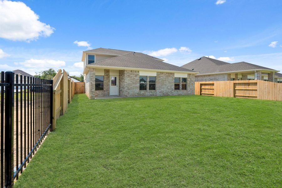 Front exterior of a new home in Laurel Landing, Alvin, TX, highlighting curb appeal (Image 2). Front exterior of a new home in Laurel Landing, Alvin, TX, highlighting curb appeal (Image 2).