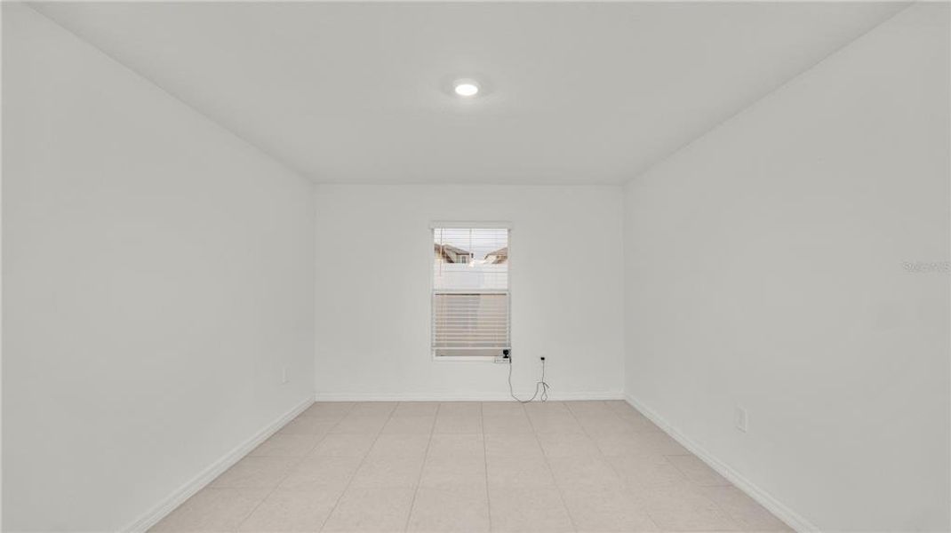 Spacious, unfurnished interior of a new home in Cypress Point at Lake Parker: The Estates, Lakeland (Image 41).