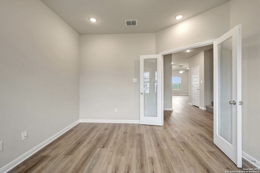 Spacious, unfurnished interior of a new home in Paloma Park, Converse (Image 36).