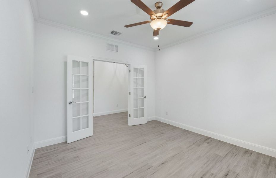 Spacious, unfurnished interior of a new home in Saddleback at Santa Rita Ranch, Liberty Hill (Image 31).