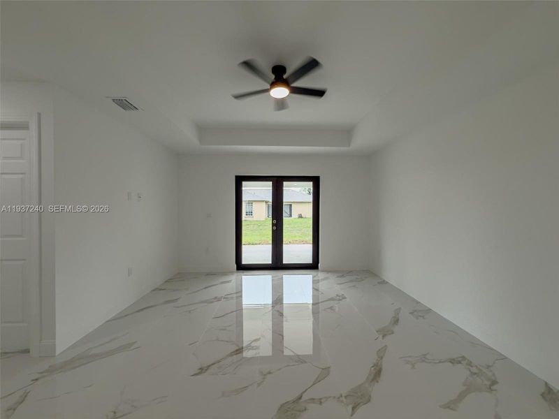 Spacious, unfurnished interior of a new home in , Lehigh Acres (Image 16).