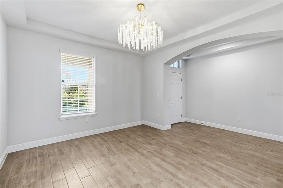 Spacious, unfurnished interior of a new home in , Winter Garden (Image 38).
