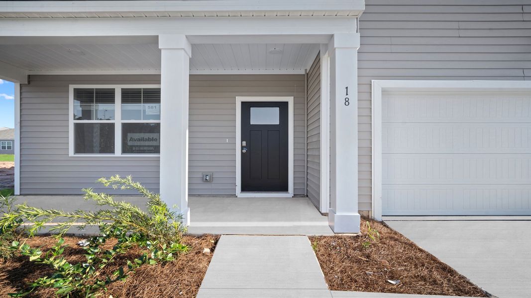 Exterior details and patio area of a home in Rice Hope, Port Wentworth (Image 3).