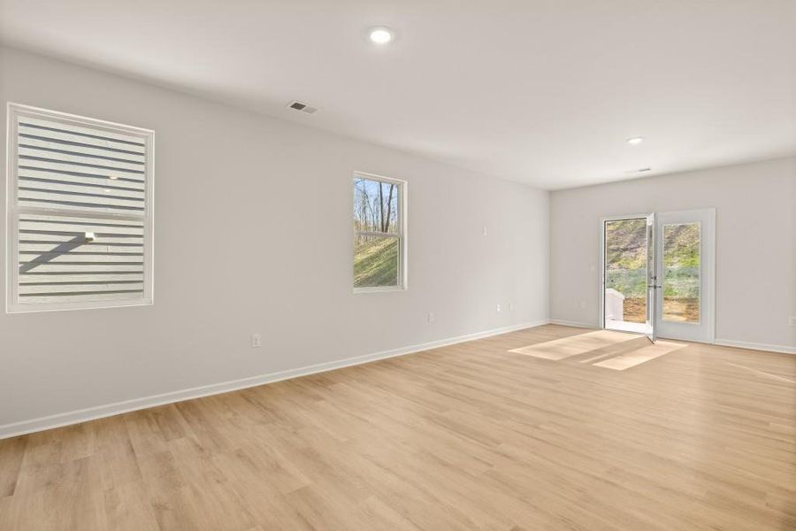 Spacious, unfurnished interior of a new home in Oconee Overlook, Gainesville (Image 28). Spacious, unfurnished interior of a new home in Oconee Overlook, Gainesville (Image 28).