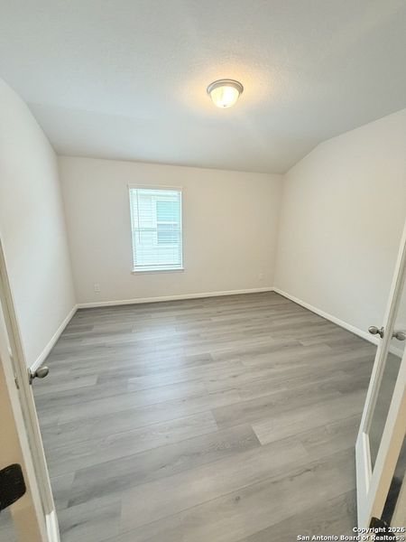 Spacious, unfurnished interior of a new home in Autry Pond, San Antonio (Image 12).