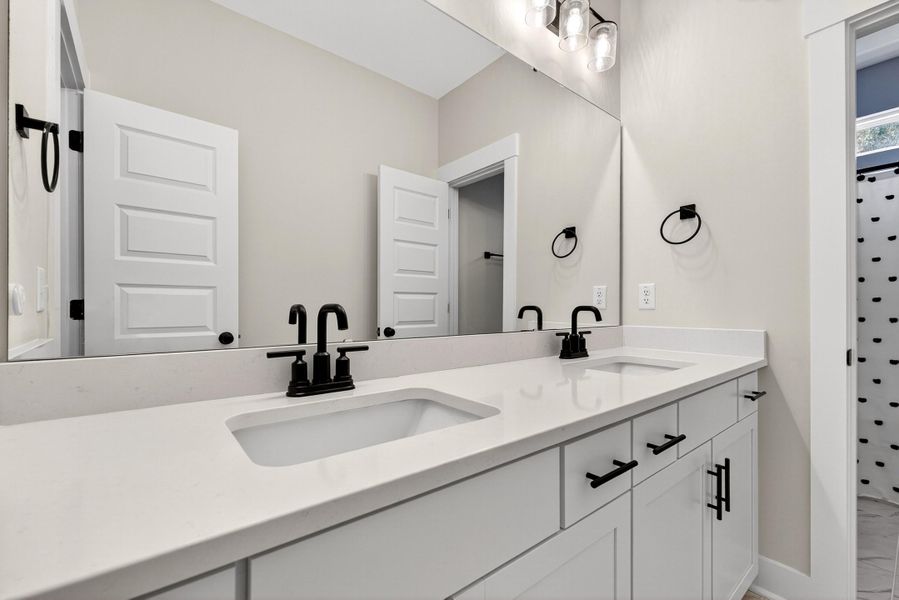 Furnished interior view inside a new home in , Ravenel (Image 4).