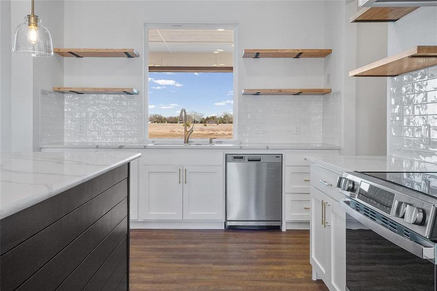 Furnished interior view inside a new home in , Celeste (Image 14).