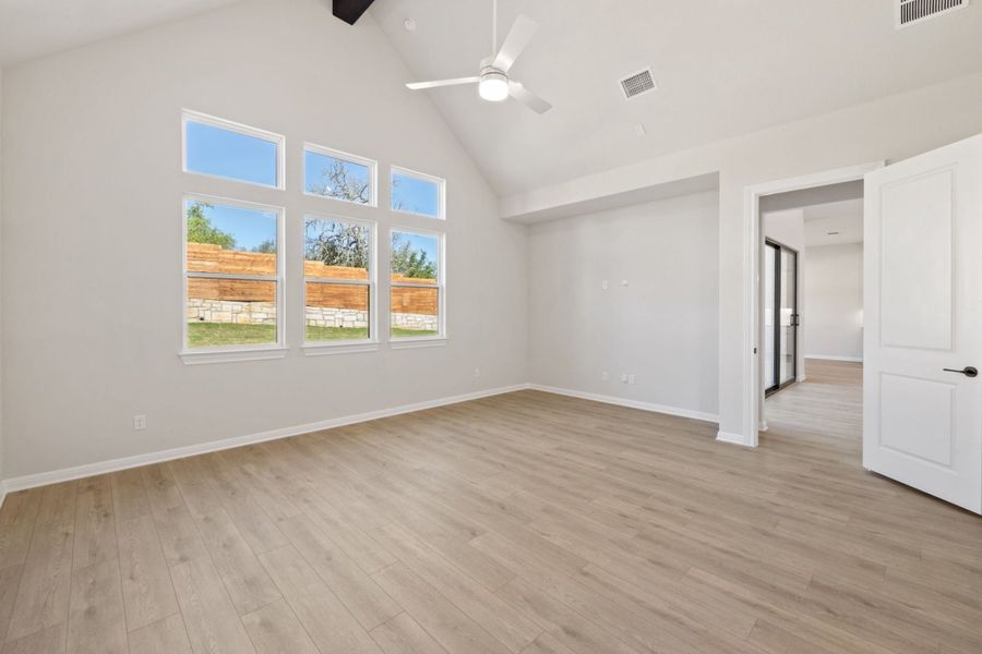Representative unfurnished interior of a home built from the Ashlyn by Ashton Woods in Provence, Austin (Image 38).