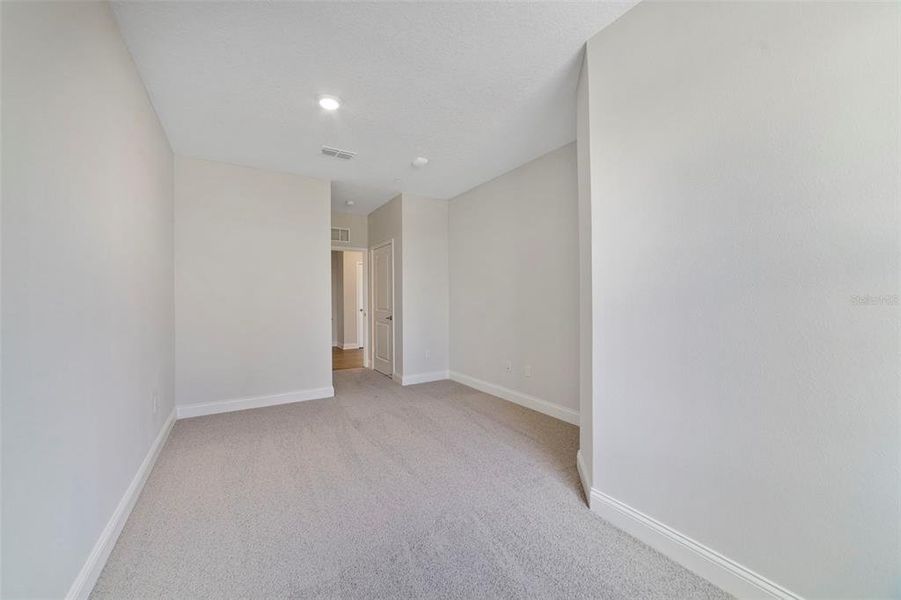 Spacious, unfurnished interior of a new home in Gatherings® of Lake Nona, Orlando (Image 31).