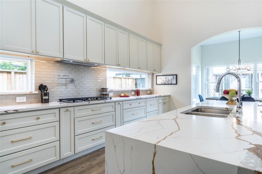 Kitchen - Previous Build for Fixture and Finish Reference