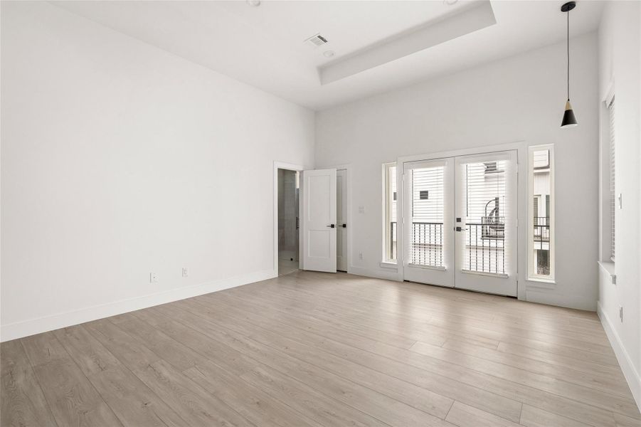 Spacious, unfurnished interior of a new home in , Houston (Image 24).