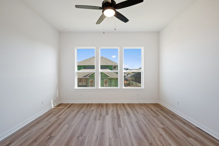 Spacious, unfurnished interior of a new home in Lariat, Liberty Hill (Image 34).