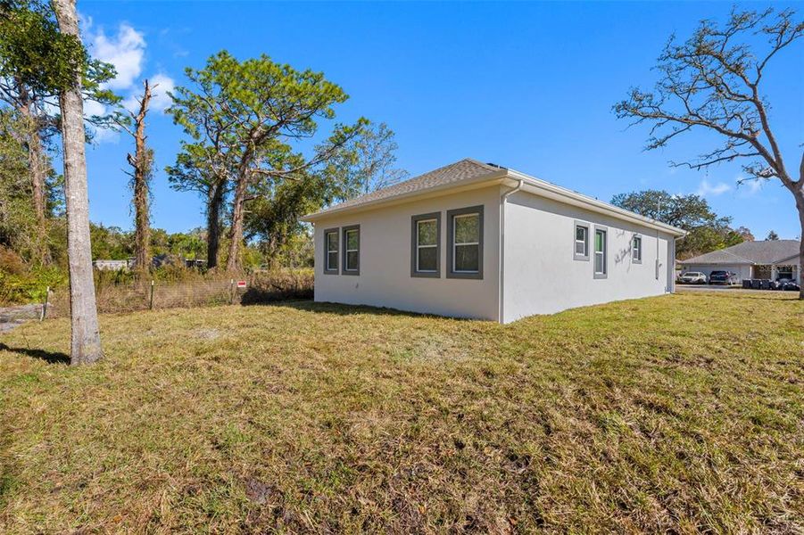 Exterior details and patio area of a home in , New Port Richey (Image 25).