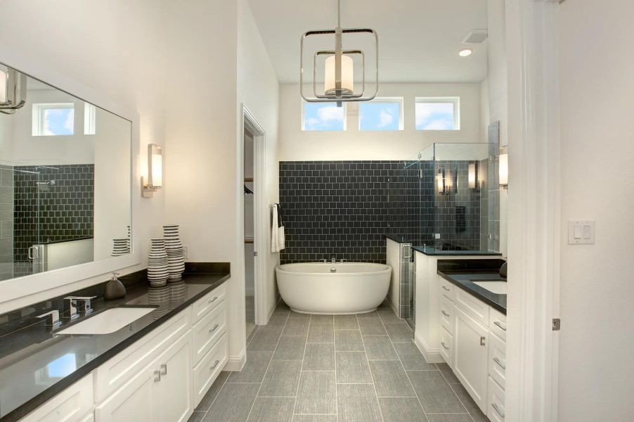 The Brynlee II Primary Bath